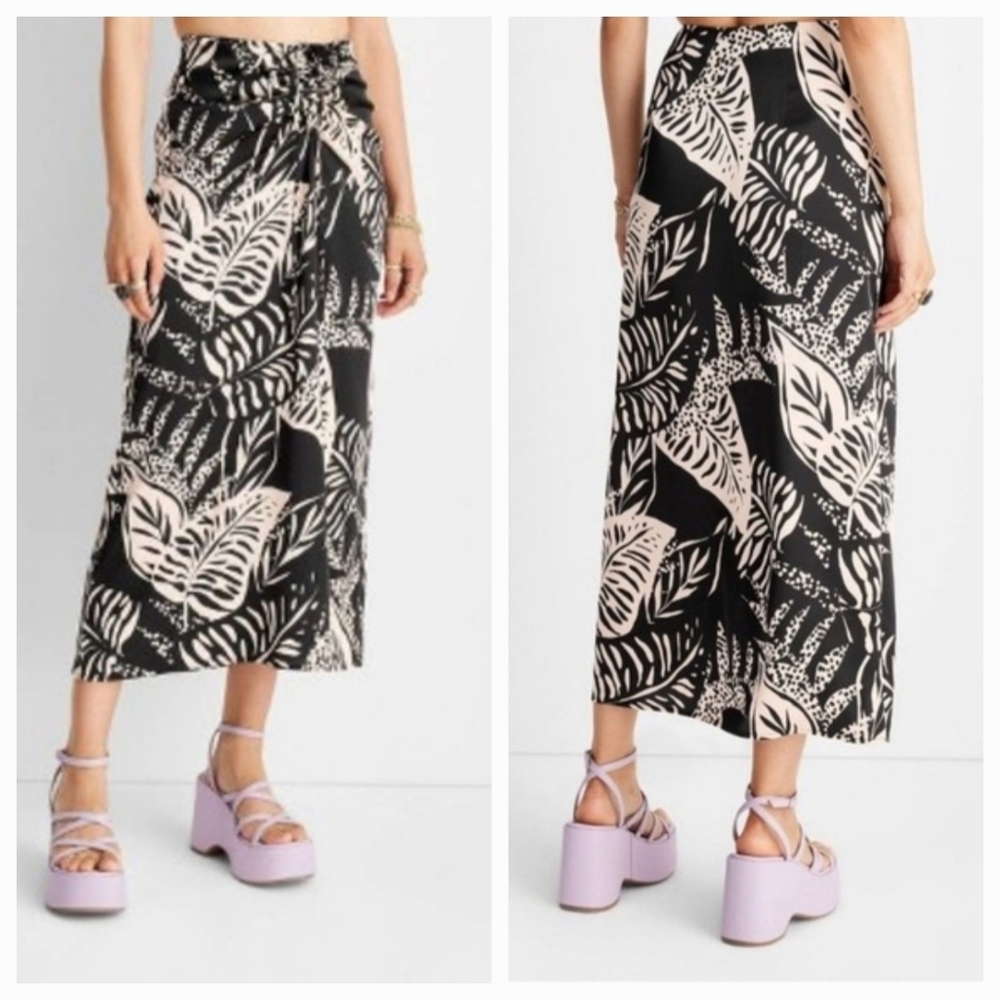 Future Collective - Alani Noelle Black & Cream Leaf Print Skirt size Medium
